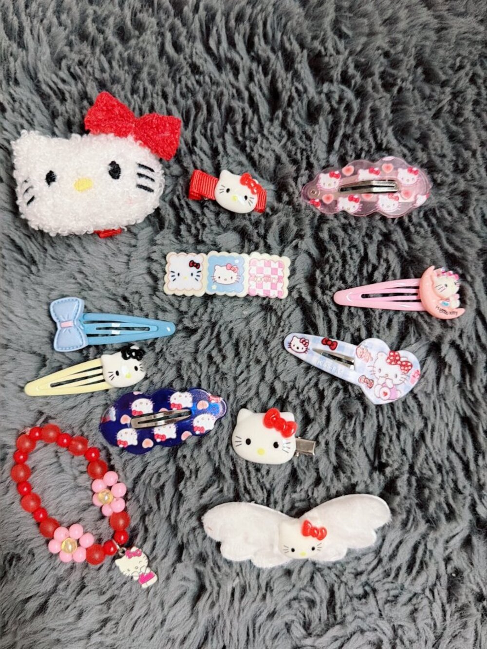 Hello Kitty Hair Accessories Lot 12pc Hair Clips Barrettes Beaded Bracelet Set